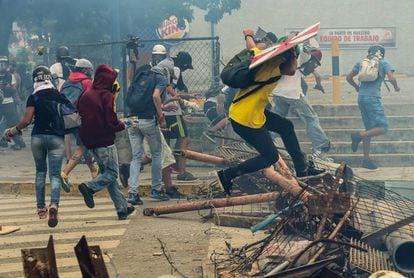 Opositores protestam nesta quinta-feira, em Caracas.