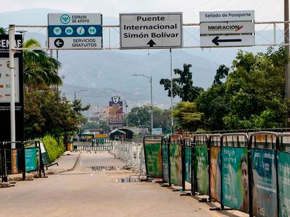 Ponte Simon Bolívar, fronteira terrestre entre a Colômbia e a Venezuela, fechada, nesta segunda-feira.