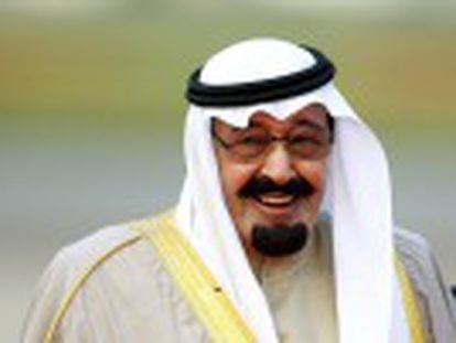 Abdullah bin Abdul Aziz, de 90 anos, estava hospitalizado devido a uma pneumonia. Seu irmão Salman assume seu lugar no trono