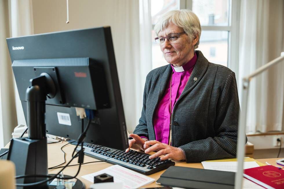 Antje Jackelén fotografada em seu escritório na sede da Igreja luterana sueca, que preside desde junho de 2014.