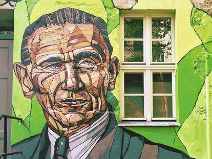 Grafite representando Otto Weidt na entrada do museu dedicado a ele em Berlim.