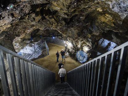 Galeria de acesso à geoda maior da Europa em em Pulpi, Almeria.