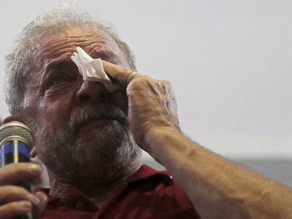 O ex-presidente Lula, no &uacute;ltimo dia 4 de mar&ccedil;o, ap&oacute;s ser levado para depor na PF. 