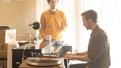 Damien Chazelle dirige Ryan Gosling durante a filmagem de “La La Land”.