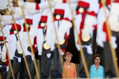 Merkel e Rousseff no Pal&aacute;cio do Planalto.