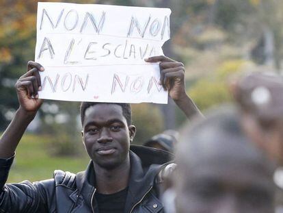 Manifestação em Paris contra a escravidão na Líbia