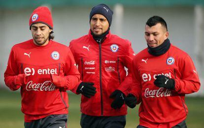 Valdivia, Vidal e Medel, durante o treino na última segunda.