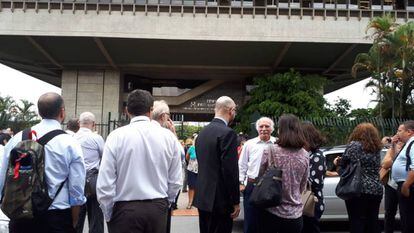Funcionários do Tribunal de Contas do Município de São Paulo tiveram de evacuar o prédio