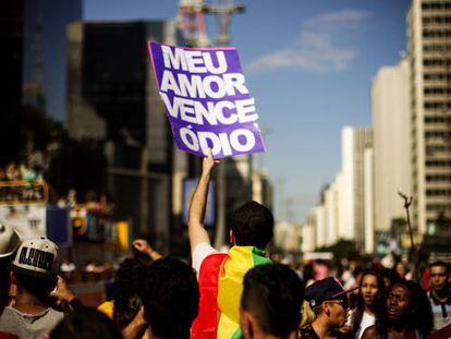 Cartaz na Parada do Orgulho LGBT em SP.