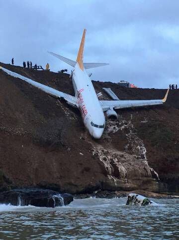 O avião acidentado vinha de Ancara e nele viajavam 162 passageiros que não ficaram feridos