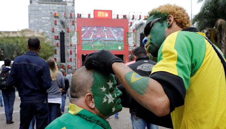 Brasileiros se reúnem em Moscou antes de abertura da Copa.