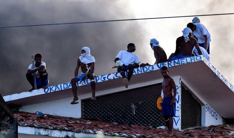 Detentos no confronto em Alcaçuz nesta quinta.