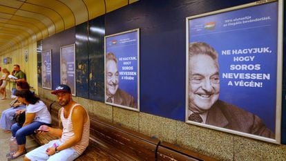 Cartaz do Governo húngaro contra George Soros em Budapeste.