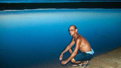 Luiz Cardoso da Costa, uma das pessoas que mais conhece o comportamento das tartarugas-da-amazônia, no Tabuleiro do Embaubal