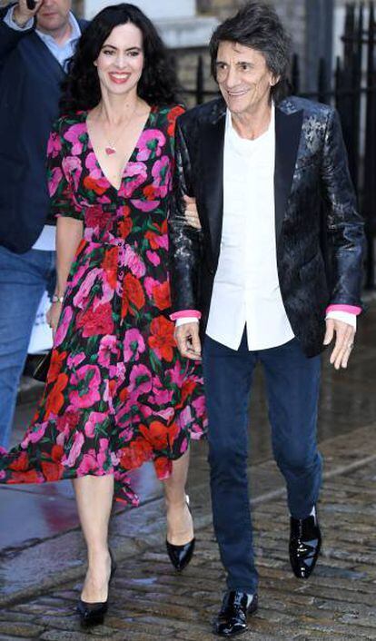 Sally Humphreys e Ronnie Wood, em Londres, em junho.