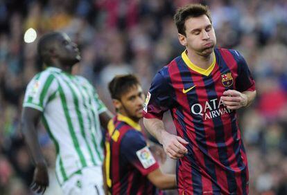 Messi, com Neymar e N’Diaye atrás, no sábado passado.
