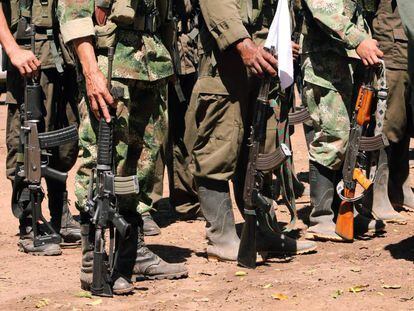 Guerrilheiros das FARC na zona de transição da Guajira, no norte de Colômbia.