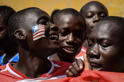 Jogadores da Libéria na Copa do Mundo para meninos de rua, no Rio.