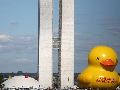 Campanha da Fiesp em Brasília contra o Governo Dilma.