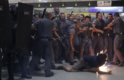 Ação da PM e de seguranças do metrô de SP em janeiro deste ano.