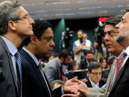 Rosso (PSD), Orlando Silva (PCdoB), Paulo Pimenta (PT) e Damous (PT) na comissão do impeachment.