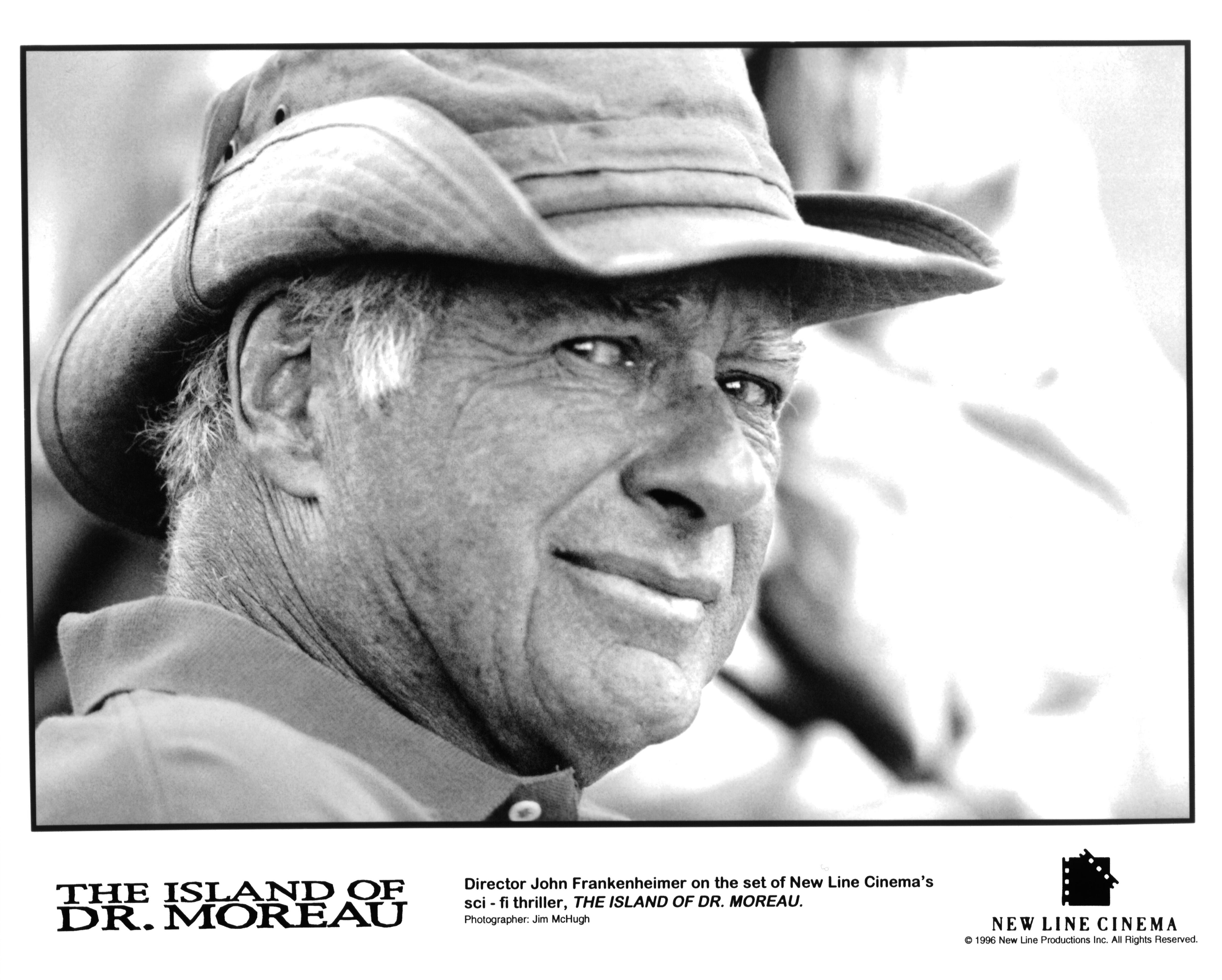O diretor John Frankenheimer na rodagem de ‘A ilha do Dr. Moreau’, em 1996.