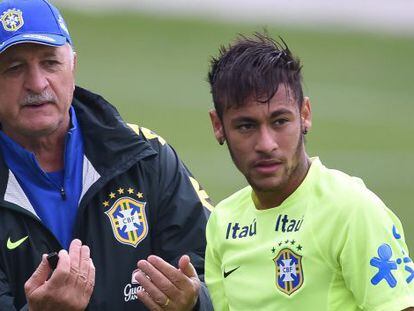 Scolari dá instruções para Neymar.