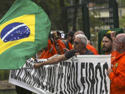 Petroleiros se mobilizam no Rio de Janeiro nesta quarta.