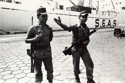 Fuzileiros no Porto de Santos durante greve em 1980.