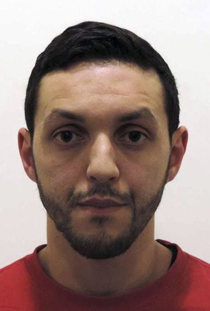 O suposto terrorista Mohamed Abrini, suspeito de participar nos atentados de Paris.