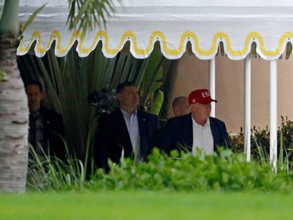 Trump deixa sua residência na Flórida neste domingo.