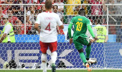 Niang marca o segundo gol de Senegal