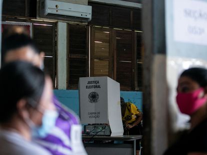 eleitores do Amapá votam no primeiro turno, dia 15 de novembro.