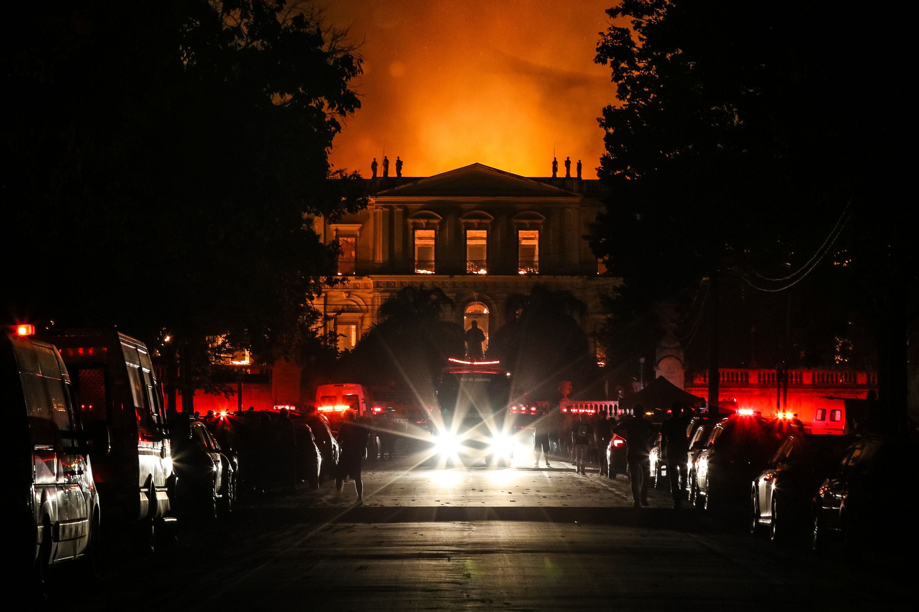 As chamas devoram o Museu Nacional no Rio de Janeiro, em setembro de 2018, quando o local histórico completava 200 anos de fundação 