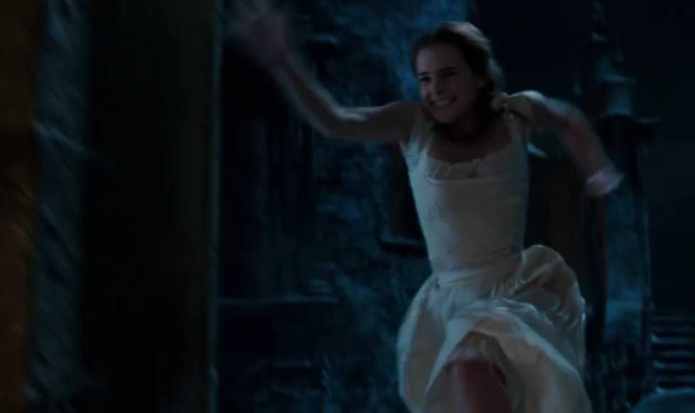 Bella correndo, em um fotograma do filme.