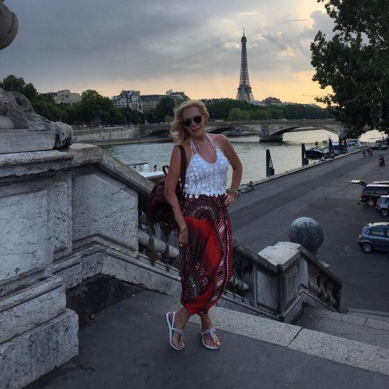 Regina Manssur cogita cancelar tradicional viagem a Paris por conta da crise