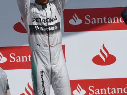 Hamilton celebra a vitória no GP da Grã-Bretanha.