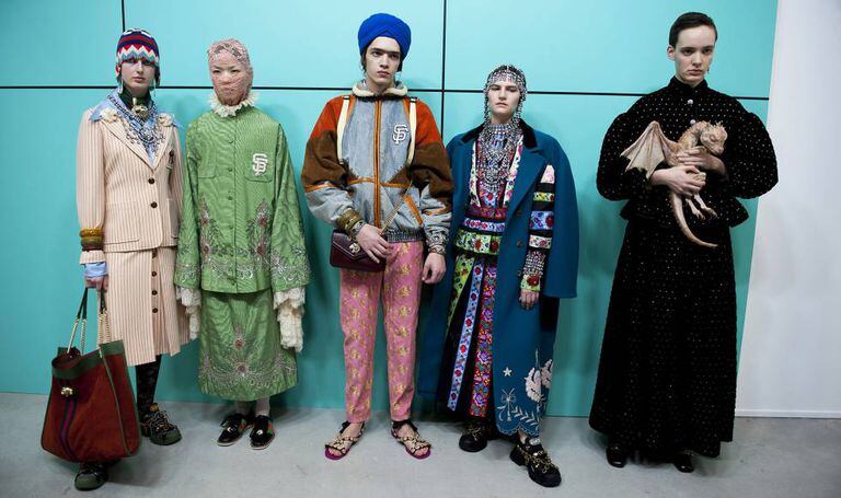 Modelos da coleção outono-inverno 2018-2019 de Gucci.