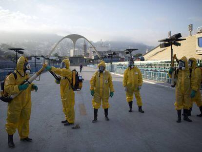 Fumigação para combater o Zika vírus no Sambódromo do Rio de Janeiro.