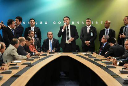Bolsonaro em reunião com a bancada do PR.
