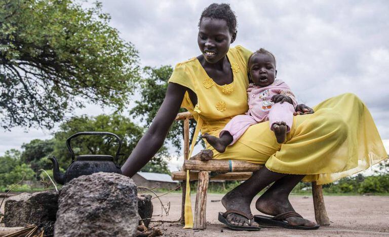 Uma mulher com sua filha em Rumbek (Sudão do Sul).