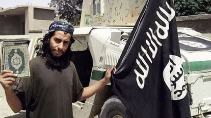 Abdelhamid Abaaoud, em uma foto divulgada em fevereiro.