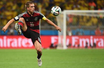 Lahm controla a bola durante a semifinal contra o Brasil.