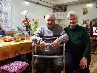 Viacheslav Khohriakhov e Ludmila Khohriakhova trabalharam a vida inteira na fábrica que produz os fuzis