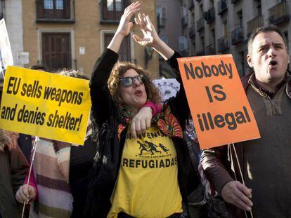 Protesto realizado em Madri no fim de fevereiro a favor de refugiados e migrantes