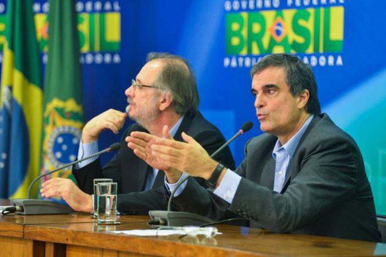 Após protestos, ministros da Secretaria-Geral da Presidência, Miguel Rossetto, e da Justiça, José Eduardo Cardozo, fazem pronunciamento.
