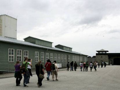Visita educativa para jovens ao campo de concentração nazista de Mauthausen (Áustria).