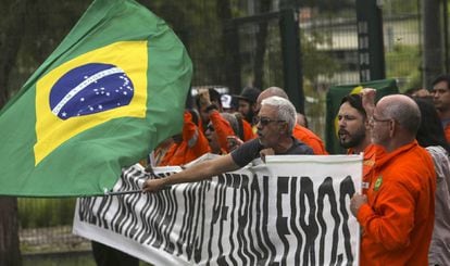 Petroleiros se mobilizam no Rio de Janeiro nesta quarta.