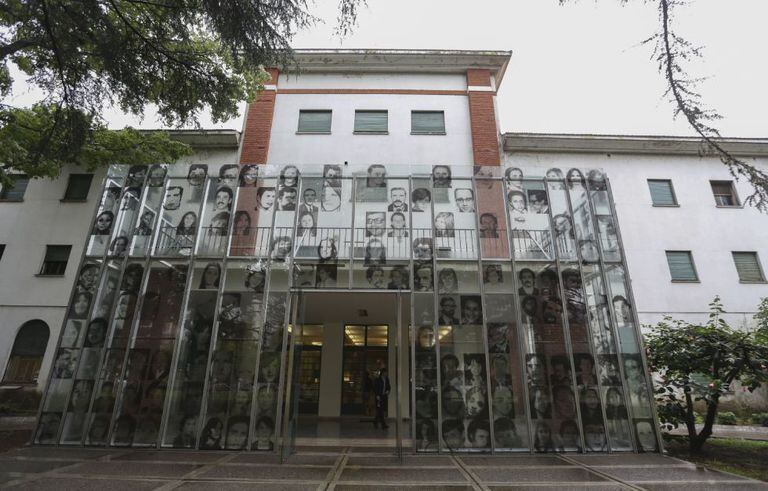 Fotografias de desaparecidos na antiga ESMA.