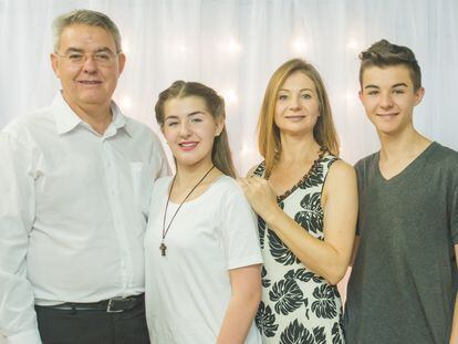 Da esquerda para a direita: Gustavo, a filha Ana Julia, a esposa Celia Deina e o filho Gustavo.